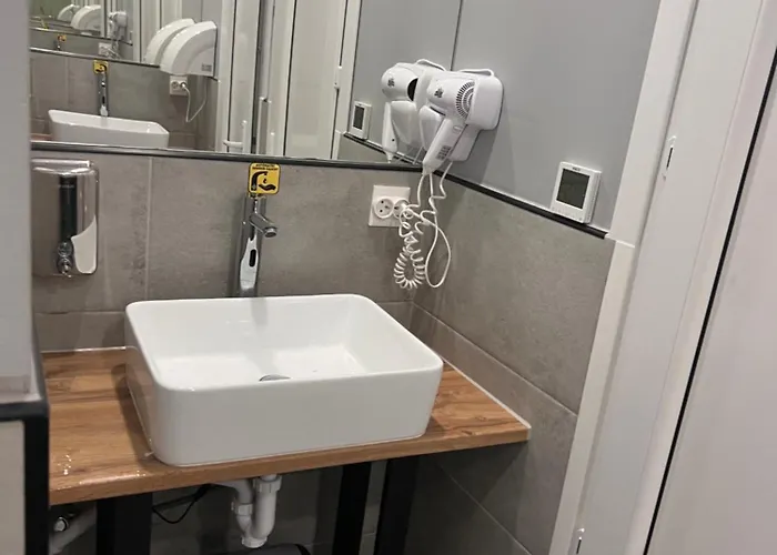 Hostel Grand - Free Breakfast - Oplata W Gotowce - Parking 24h