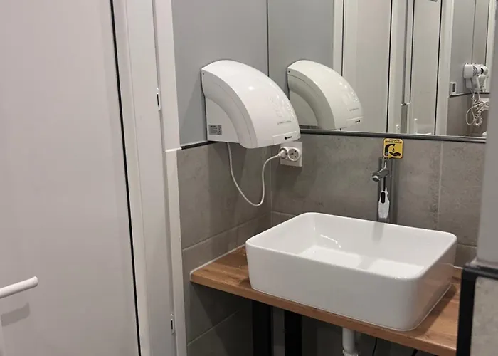 Grand - Free Breakfast - Oplata W Gotowce - Parking 24h Hostel